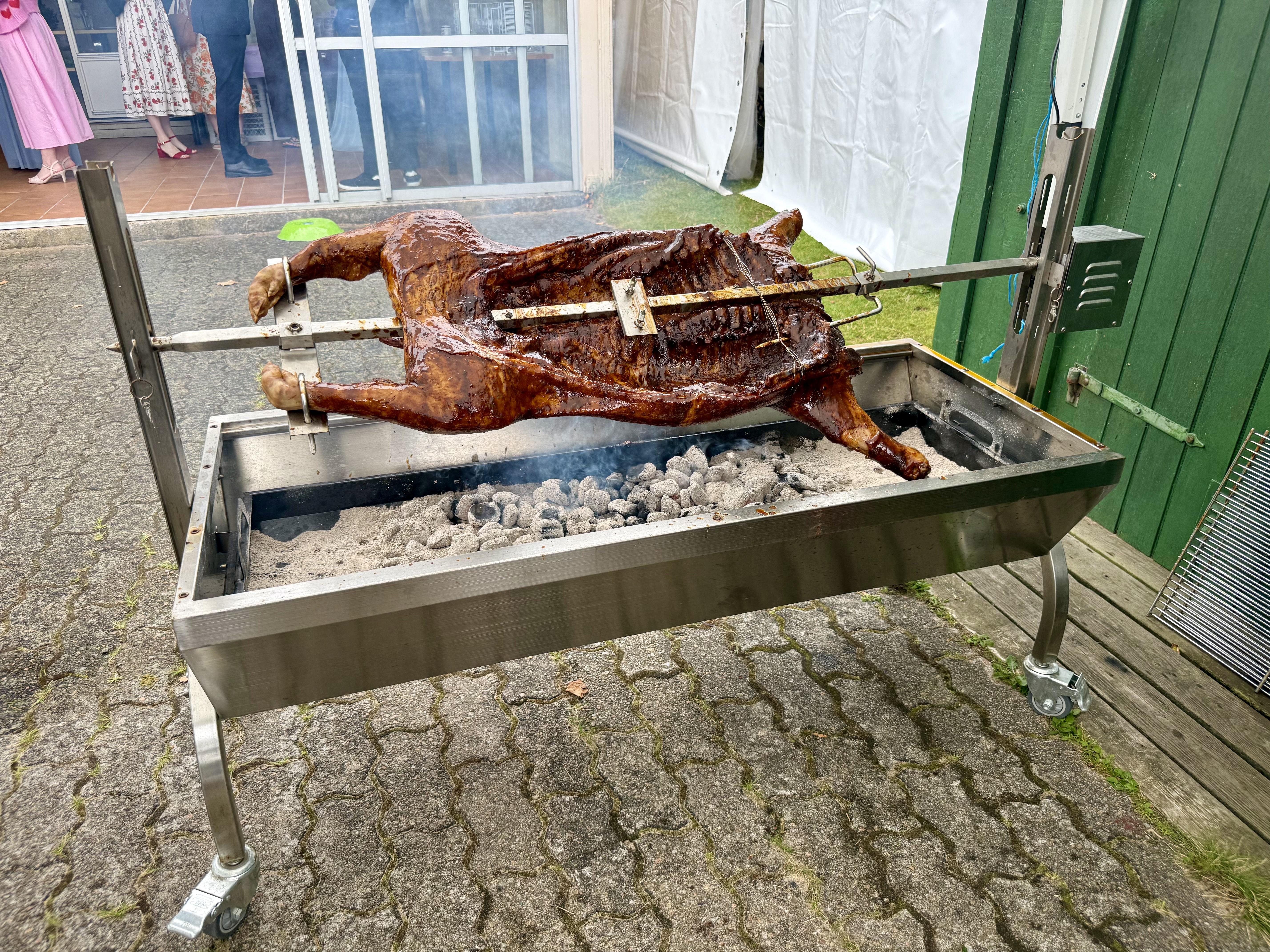 Grill rotisseri spädgris