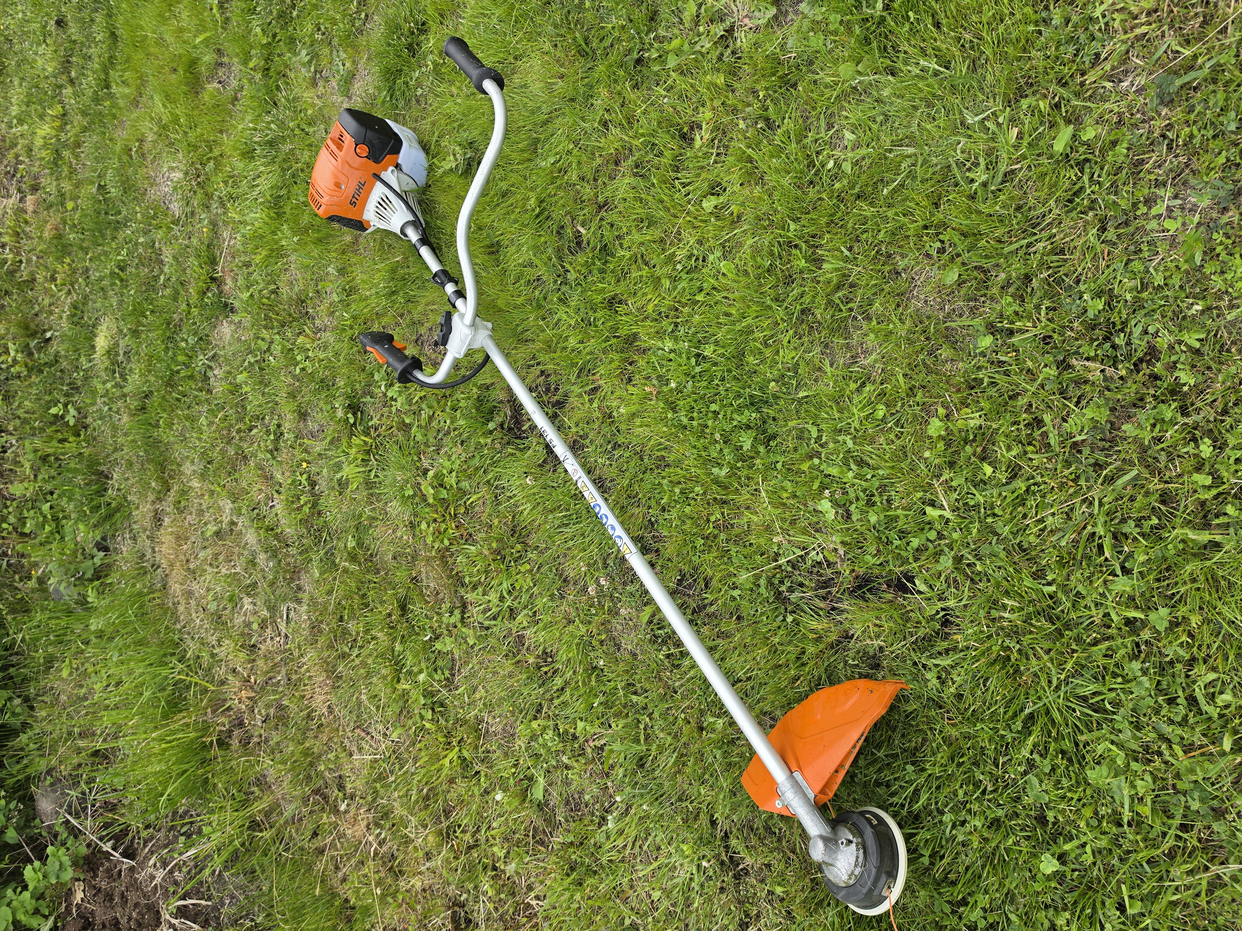 Sthil fs 131 ryddesag med blader og sele