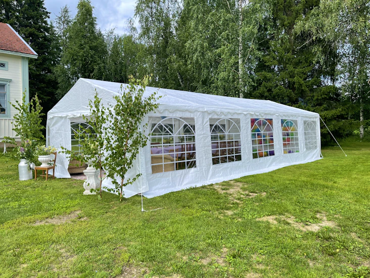 Tee juhlistasi unohtumattomat – tilava 5x10 m teltta vuokralle