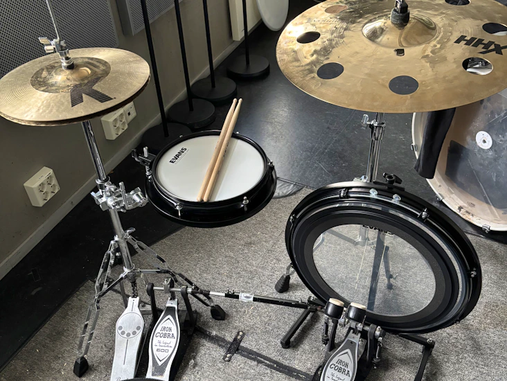 Pearl compact traveler kit