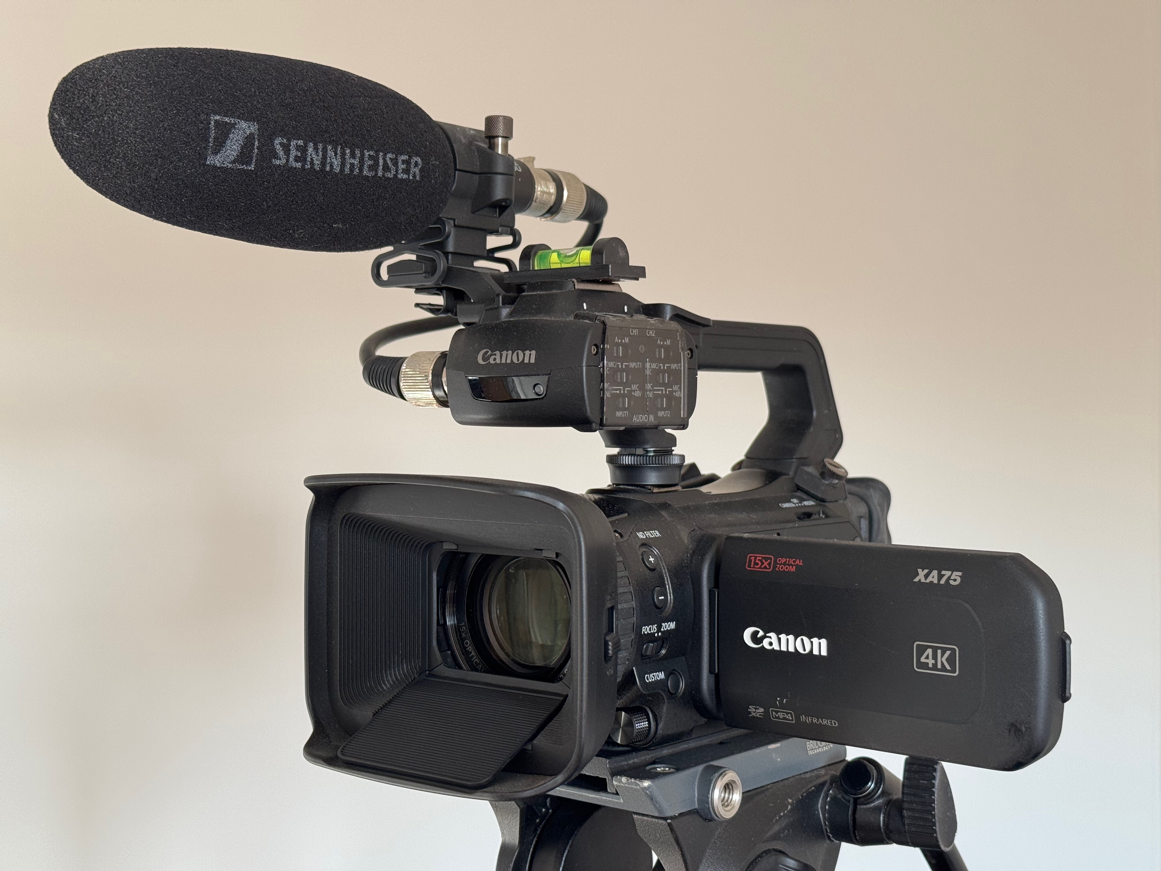 Canon xa75 compact 4k professional camcorder 