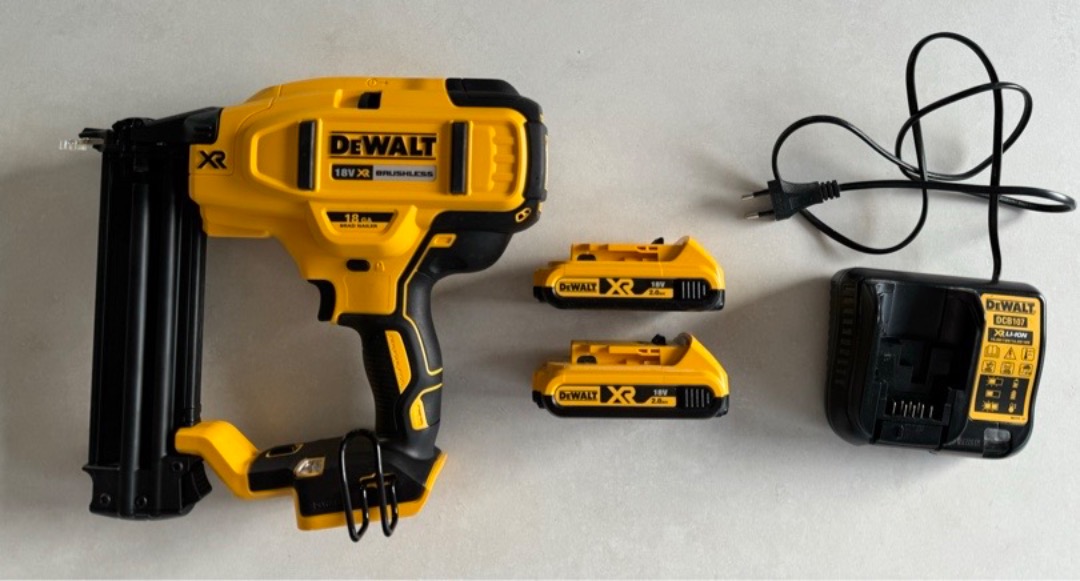 Hyr Dyckertpistol Dewalt DCN680N batteri av Linda N i Kragga Habo for 82 150 kr dag