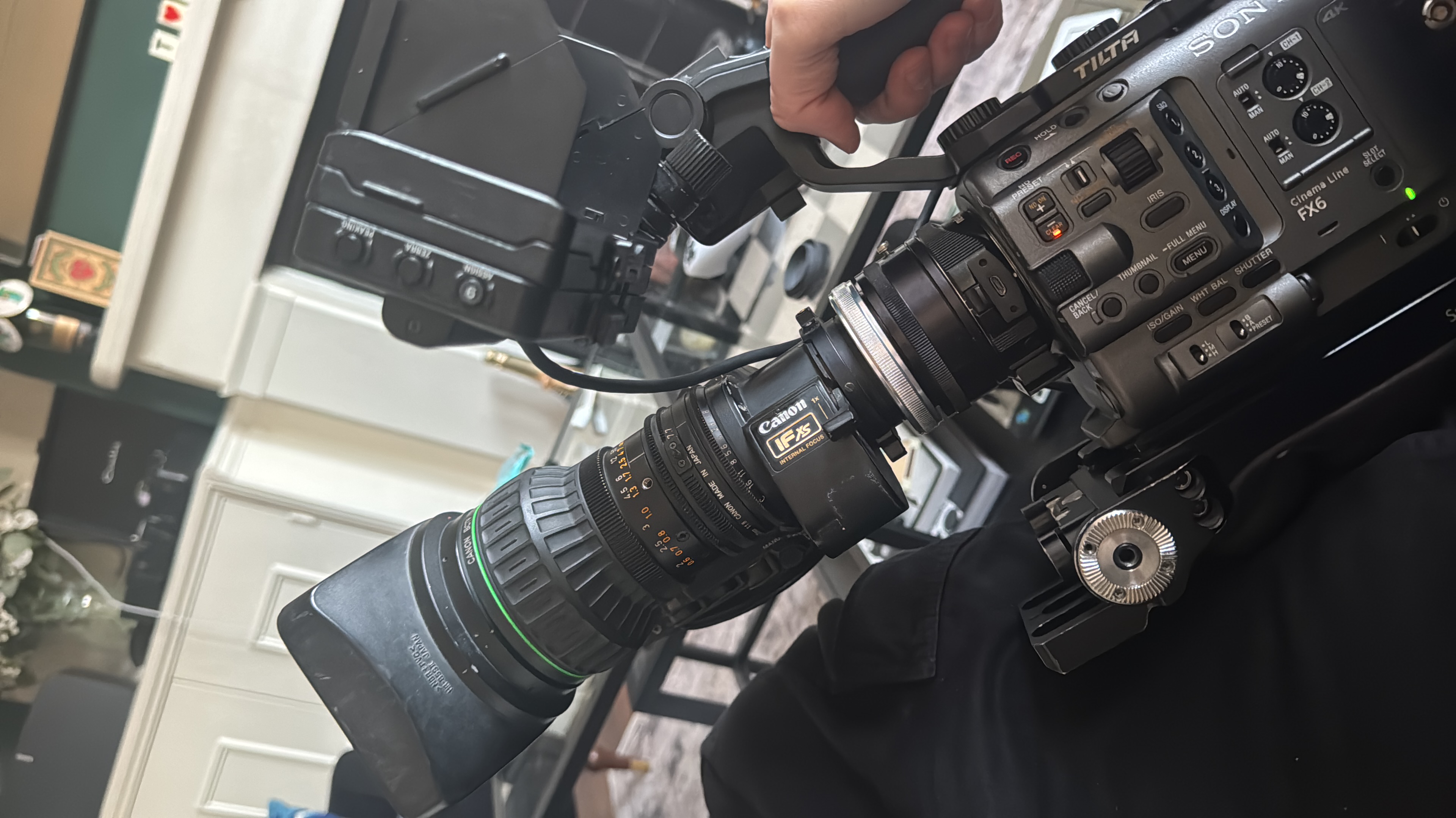 Canon t1.8 7.7-131 power zoom tv lens