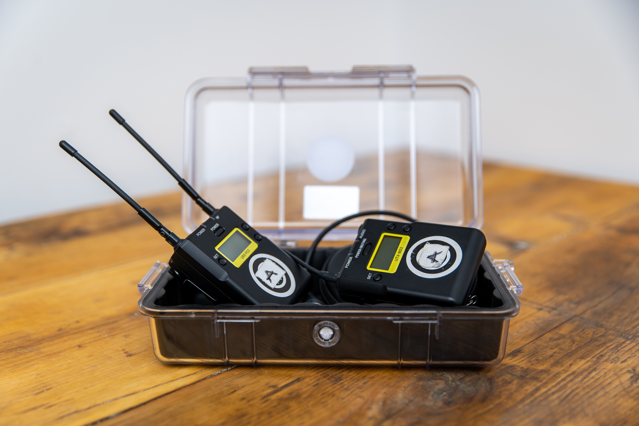 Sony uwp-d11/k33 radio microphone set w/ cos-11 lav