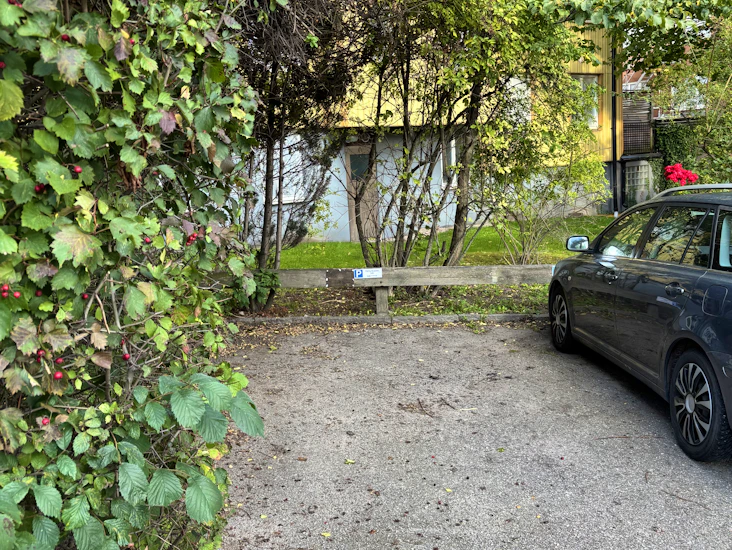 Parkeringsplats uthyres nära friends arena