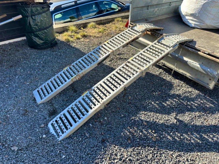 Uteie lasterampe/ kjøreramper