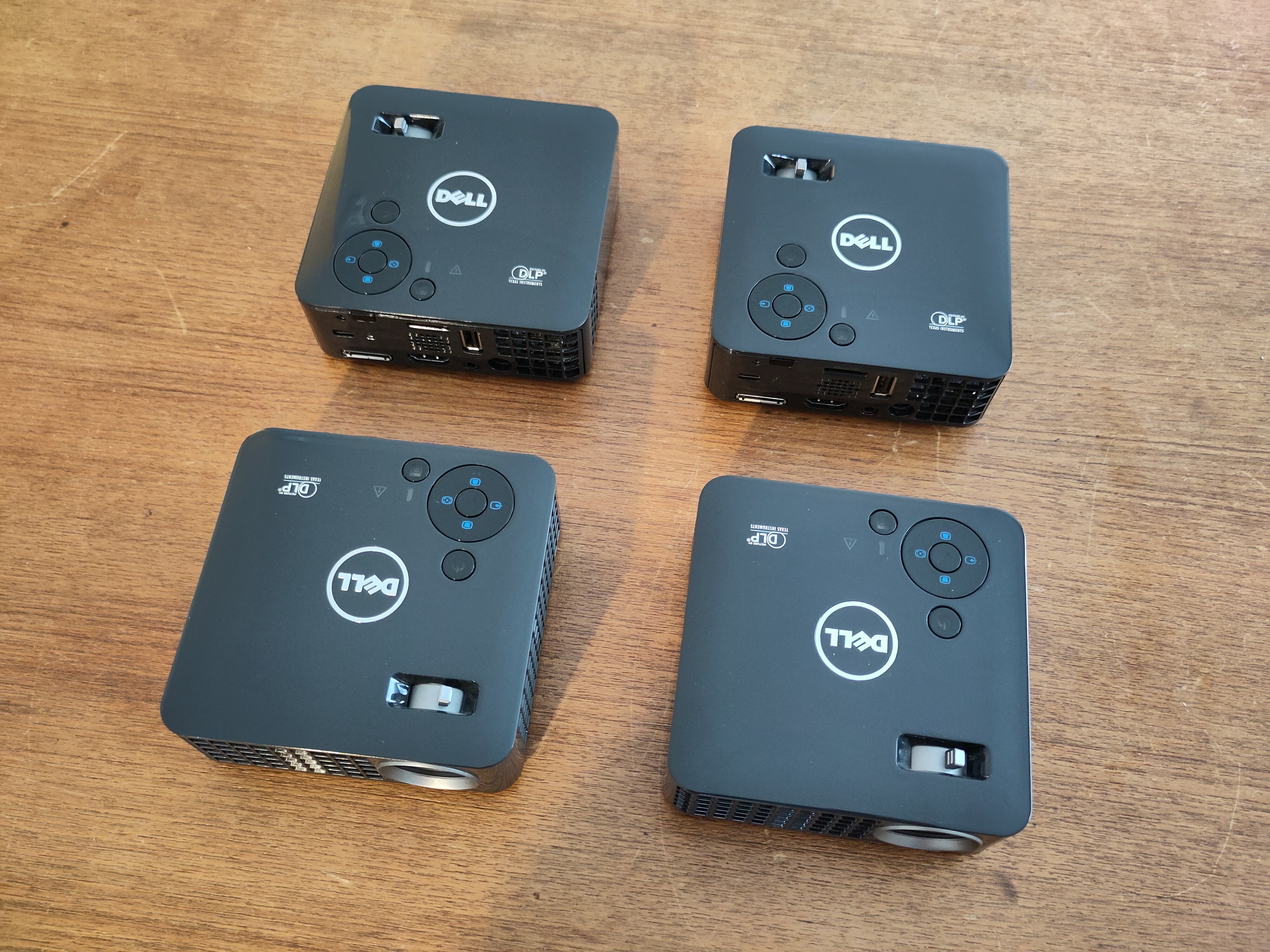 4× dell m115hd pikoprojektori kuljetuslaukussa / pico projector kit