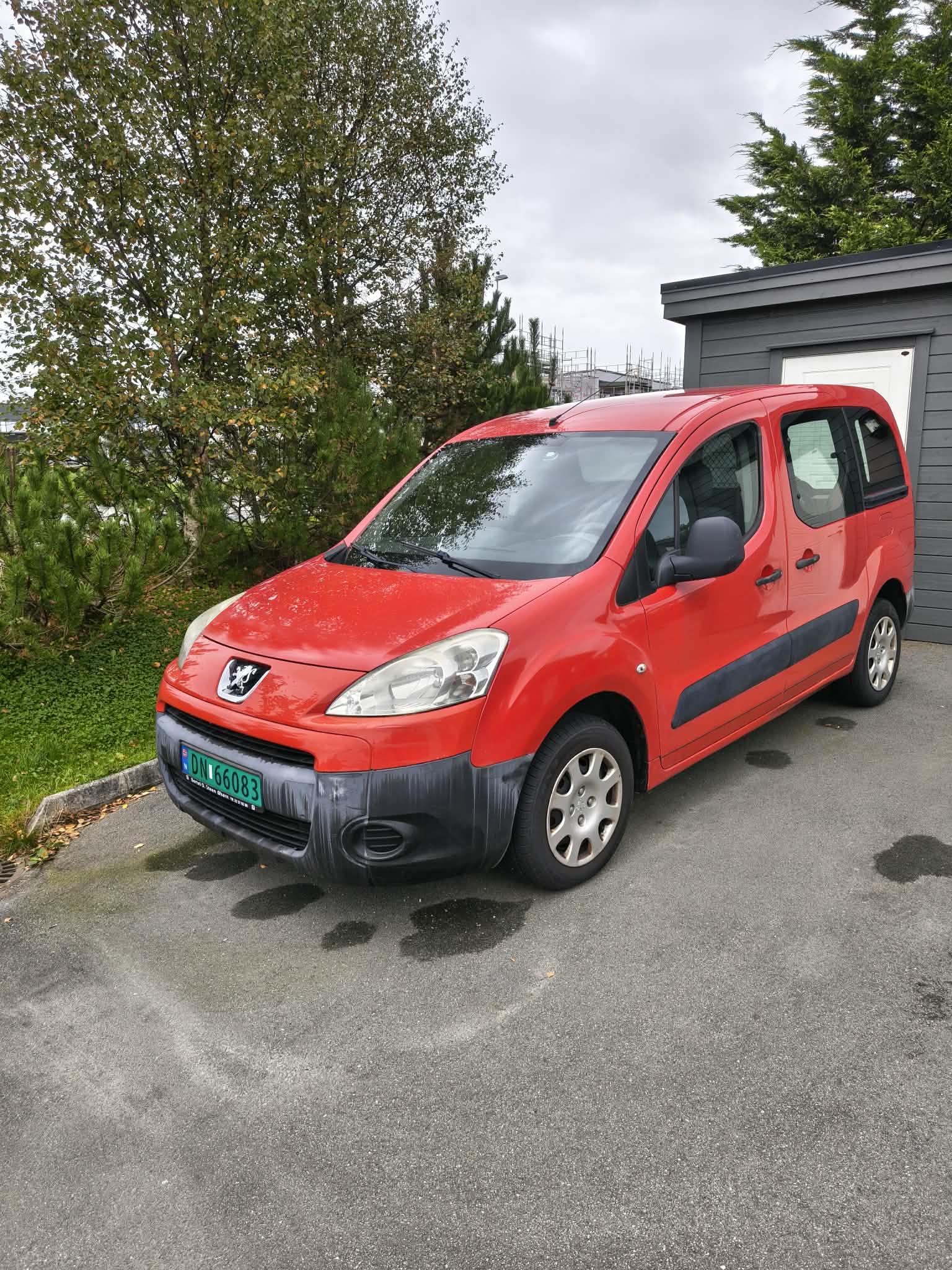 Praktisk peugeot partner varebil – perfekt til flytting og transport 🚐