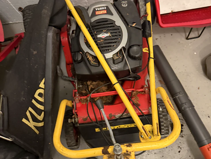 Gräsklippare med uppsamlare