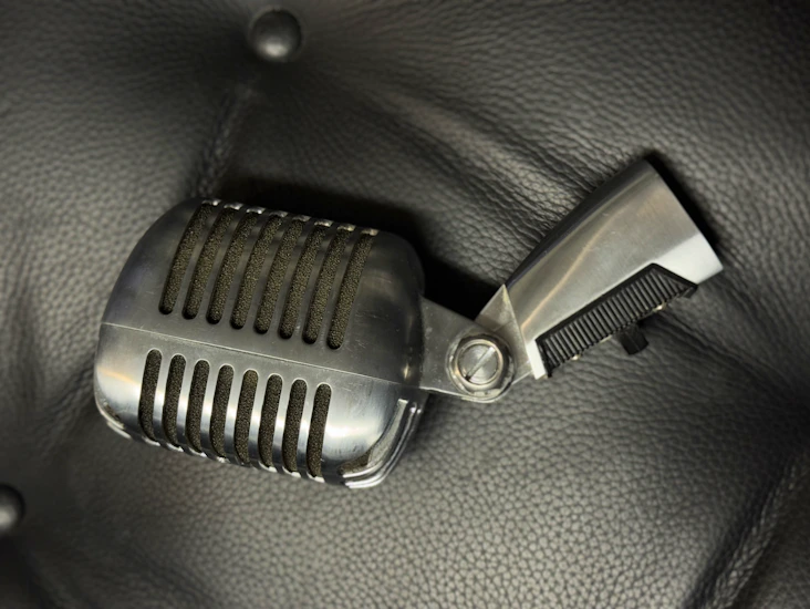 Shure 55sh series ii -mikrofoni + "heiluteltava" jalusta