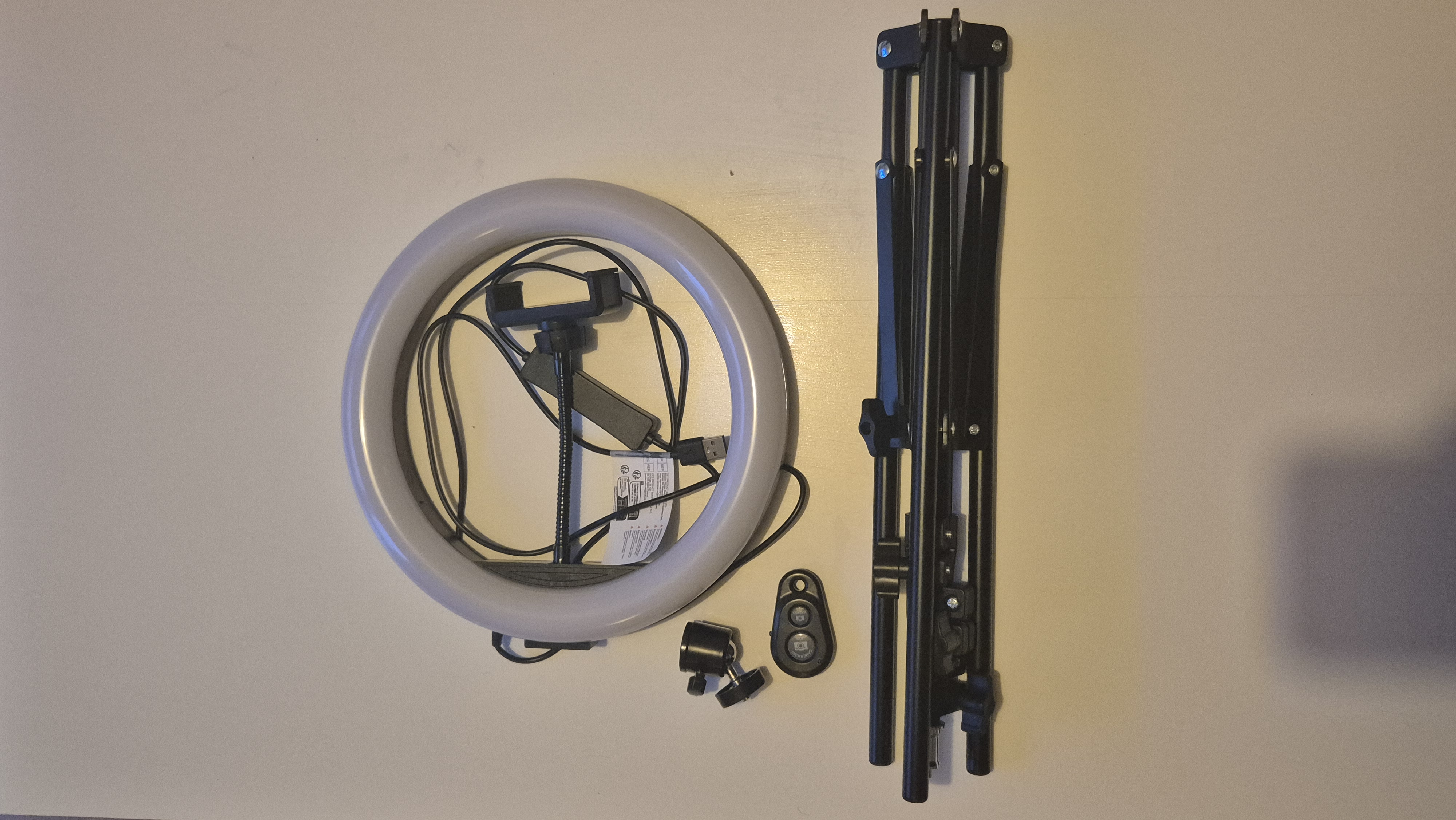 10" rgb ring light + tripod, phone holder & bluetooth remote (usb)