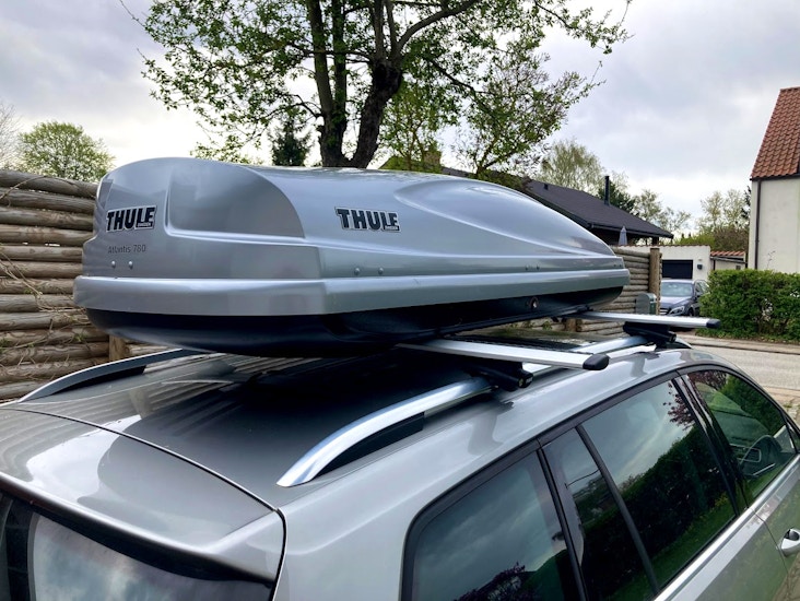 Stor thule tagboks med tagbøjler udlejes