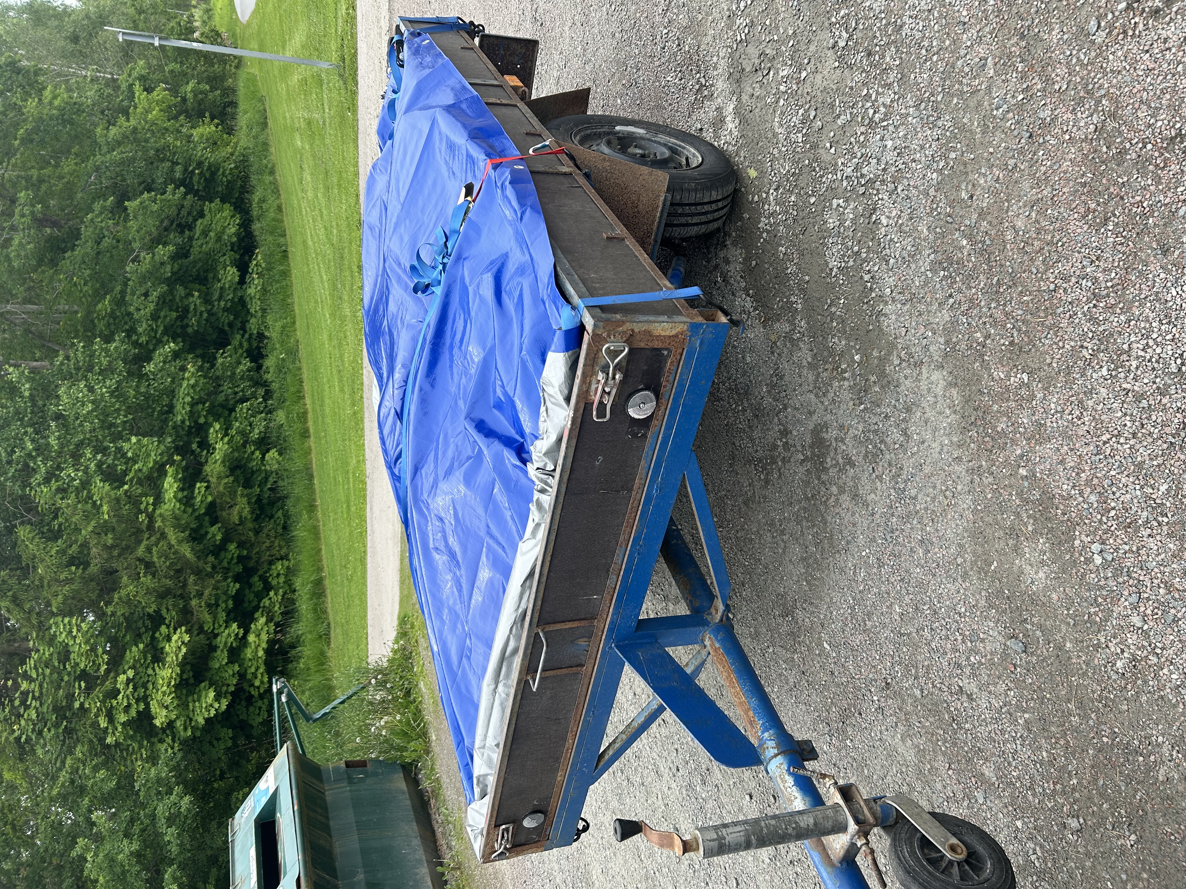 Stabilt släp 160×210 cm – inkl. adapter till nyare bilar