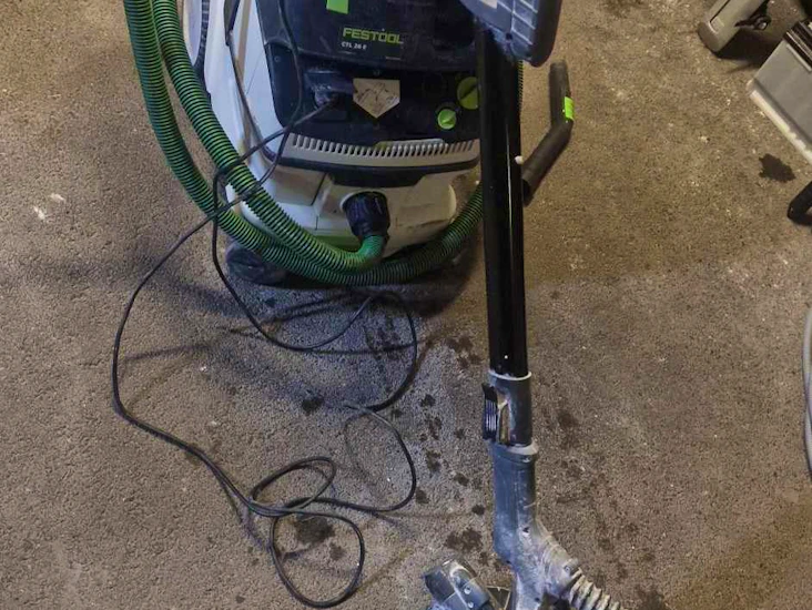 Giraff tak/veggsliper og festool støvsuger.