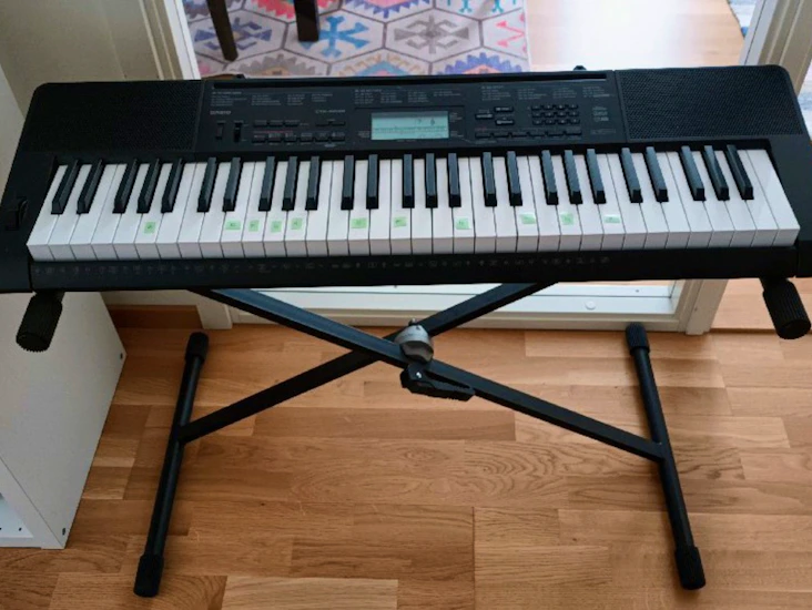 Keybord med stativ