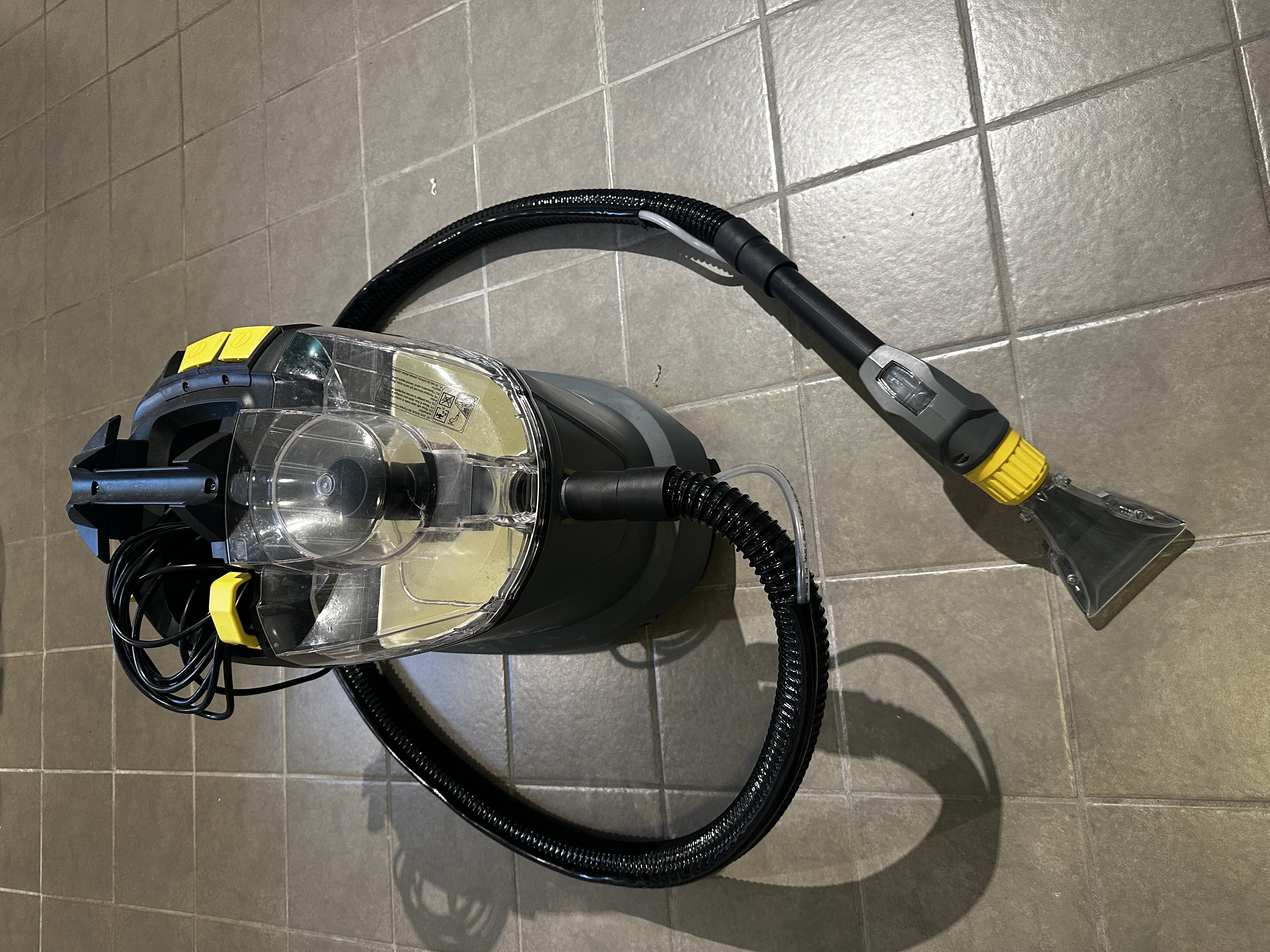 Textilvårdsmaskin / mattvätt kärcher puzzi 8/1 (i nyskick)