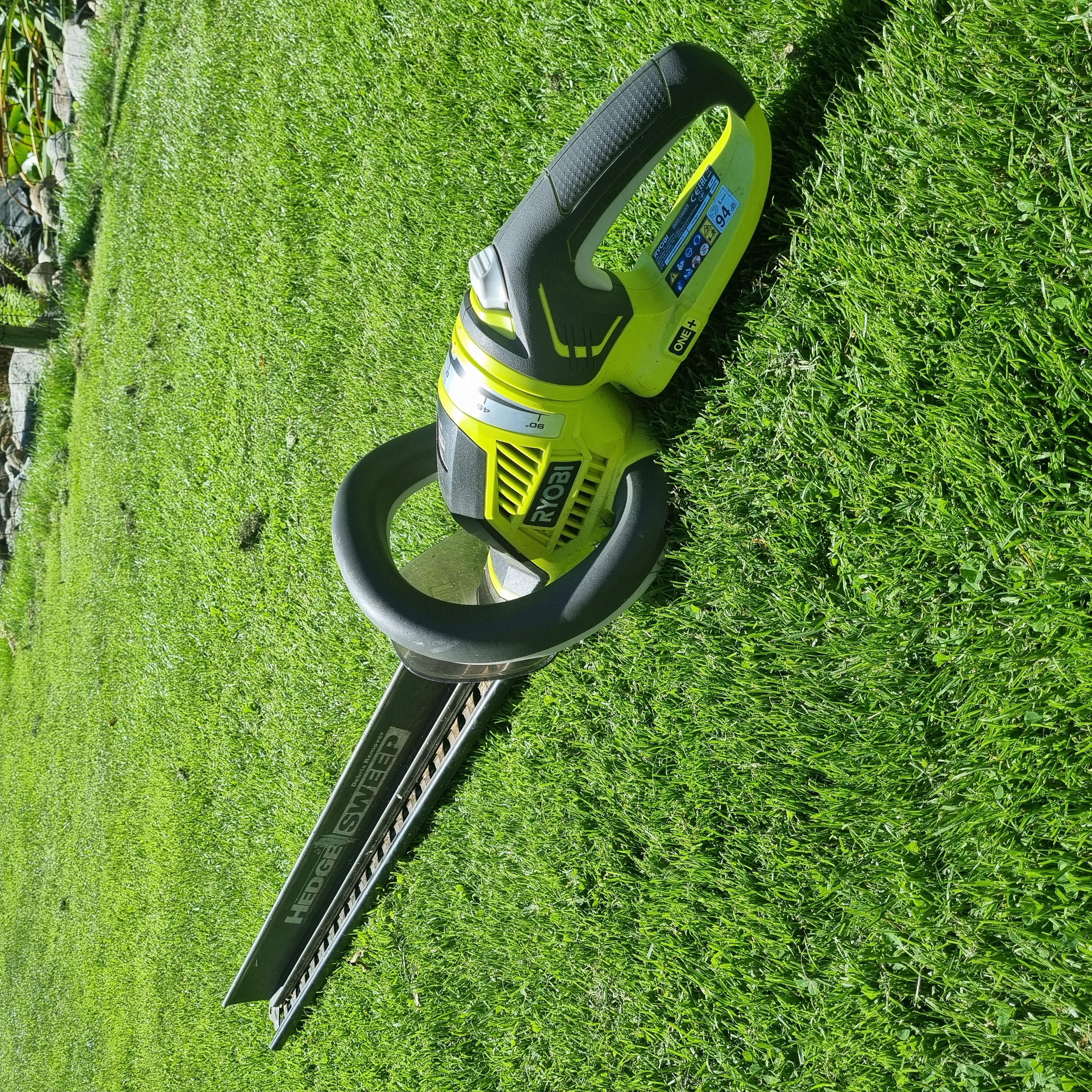 Batteri driven ryobi häcksax 