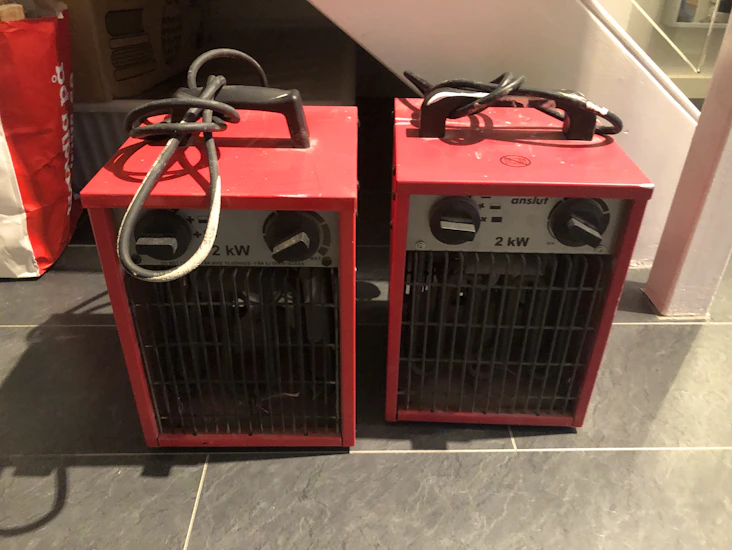 Två värmefläktar 2 kw.