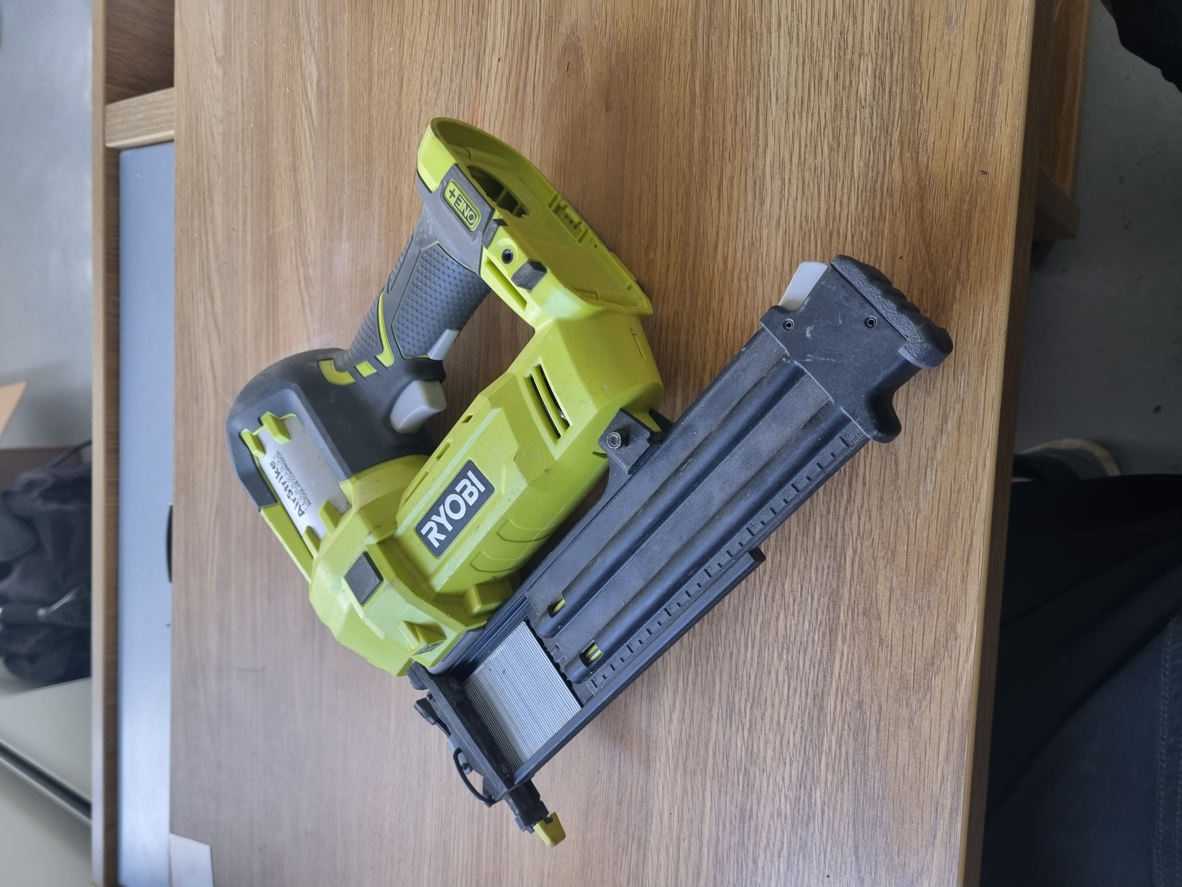 Ryobi air striker r18n18g