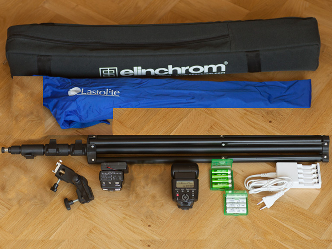 Blixt, blixtstyrare, stativ och softbox