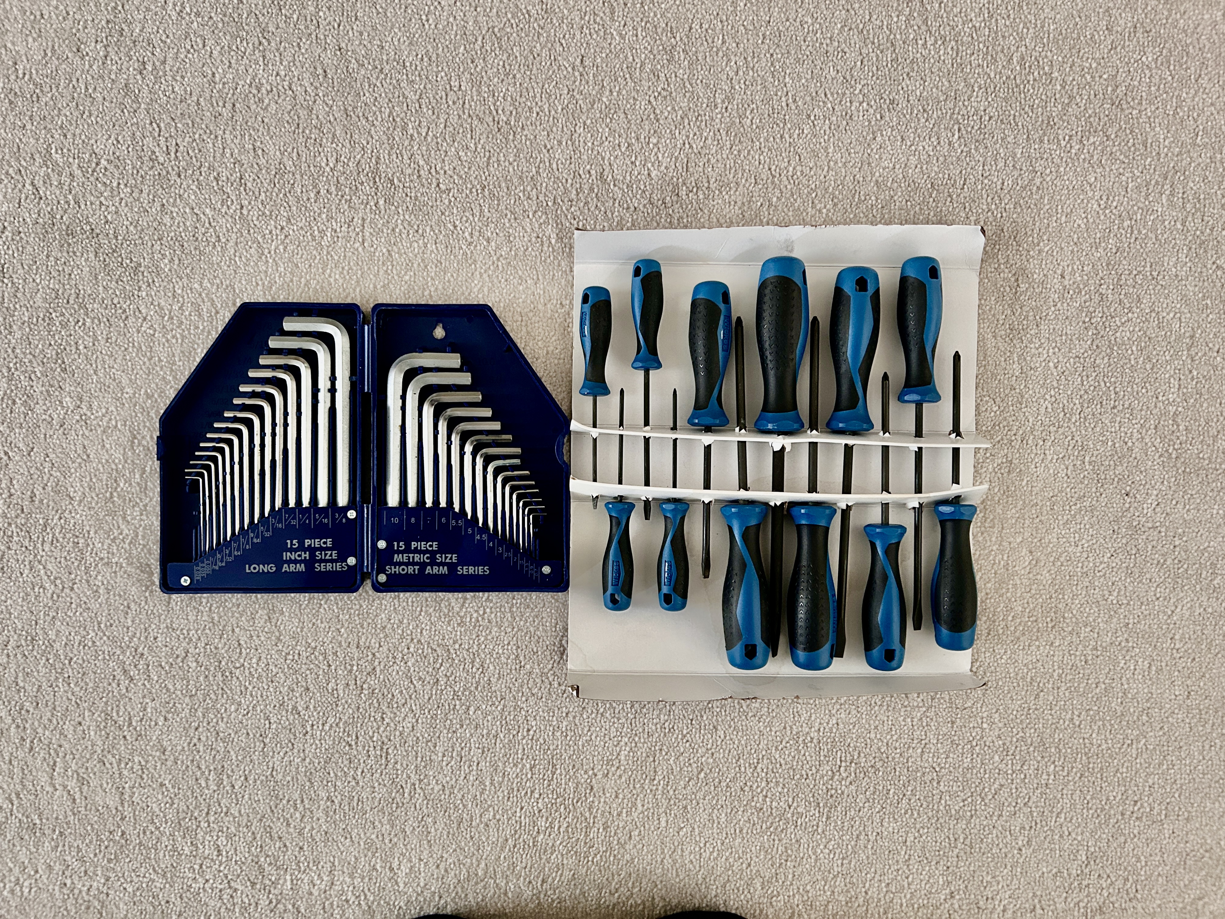Screwdriver and allen key set