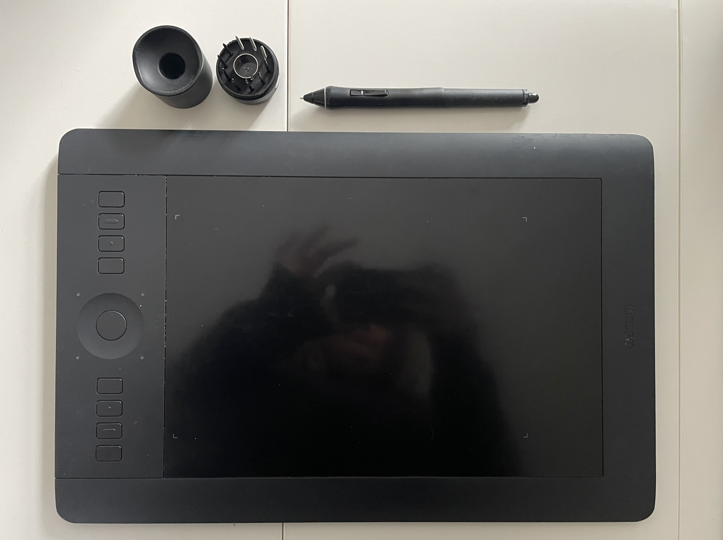 Wacom intuos pro medium graphics tablet