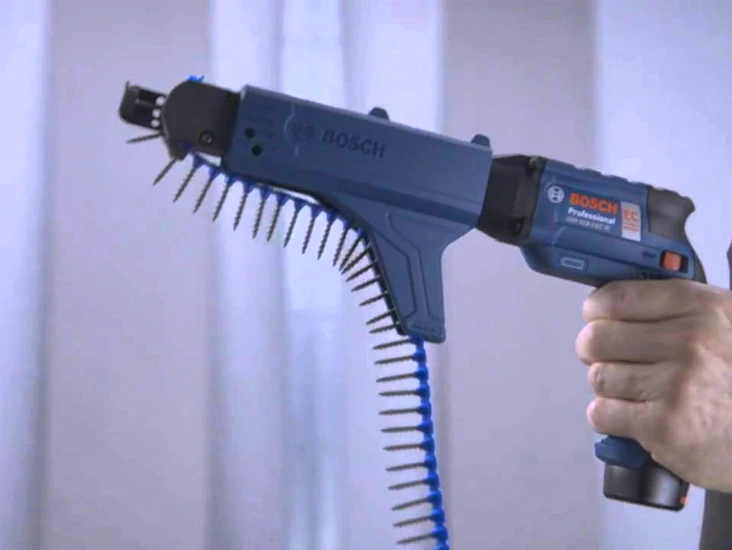 Gipsmagasin med lett batteridreven skrudrill