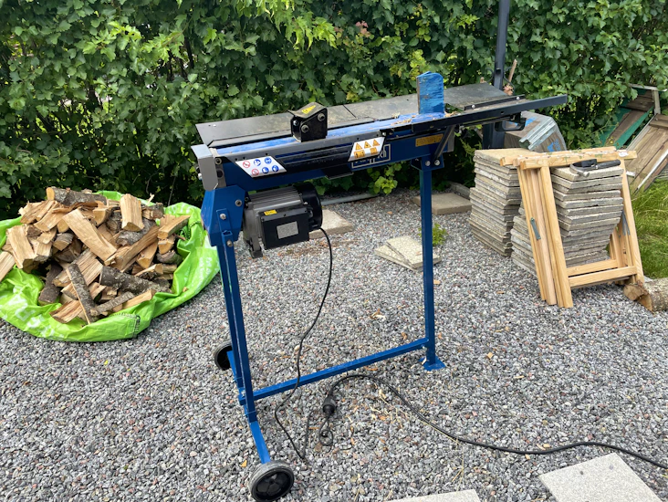 Vedklyv med stativ 7ton