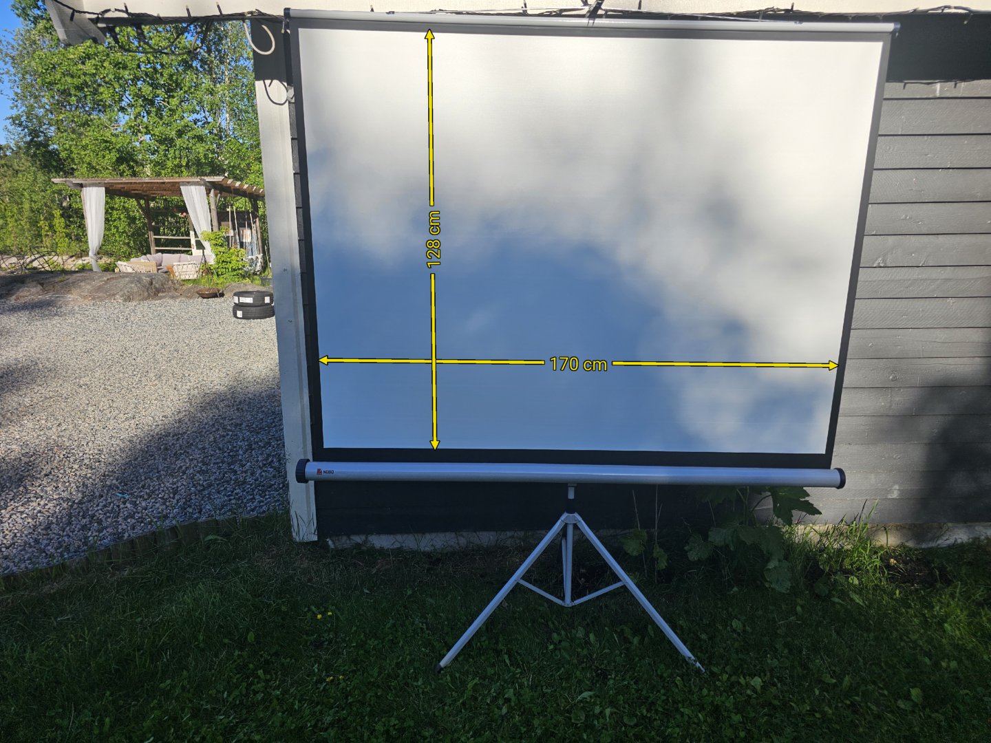 Utleie – lerret med stativ 170 x 128 cm (ca. 84")