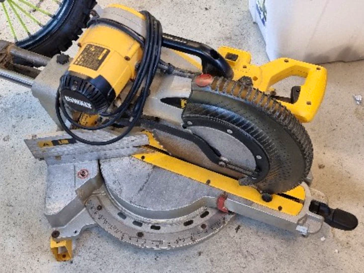 Stor dewalt kapp/gjærsag med bord