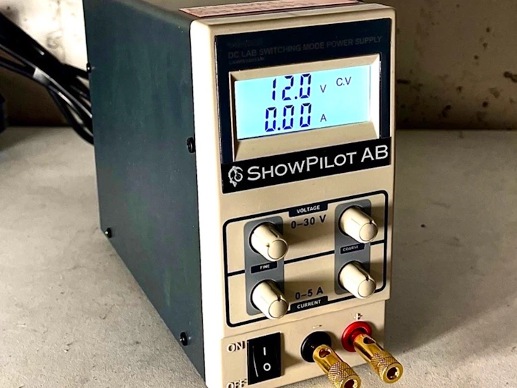 Labbaggregat 0-30volt 0-5ampere