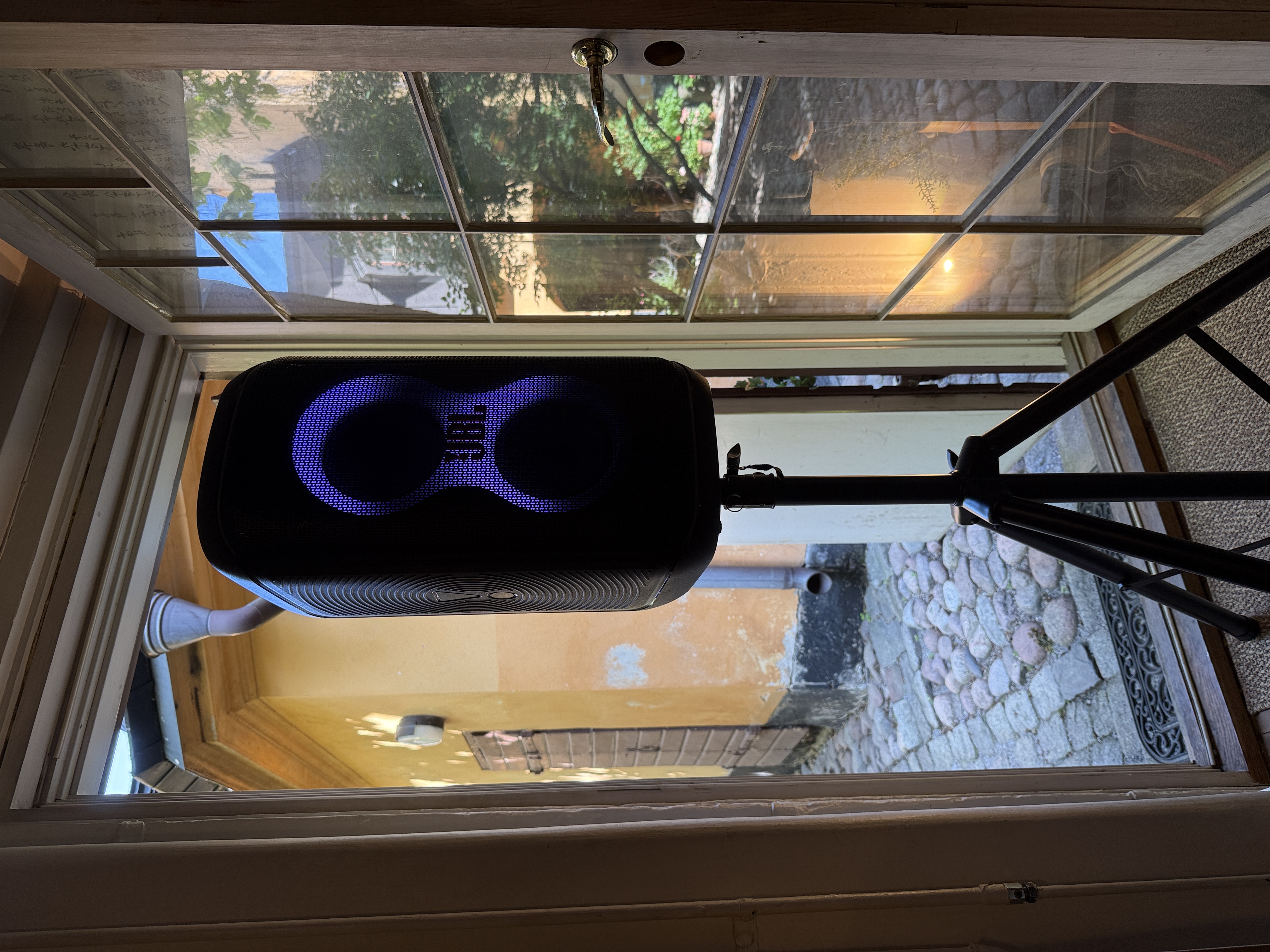 Jbl partyhögtalare med stativ | jbl 120 | djup bas | karaoke, fest, kalas, bröllop, event mm.