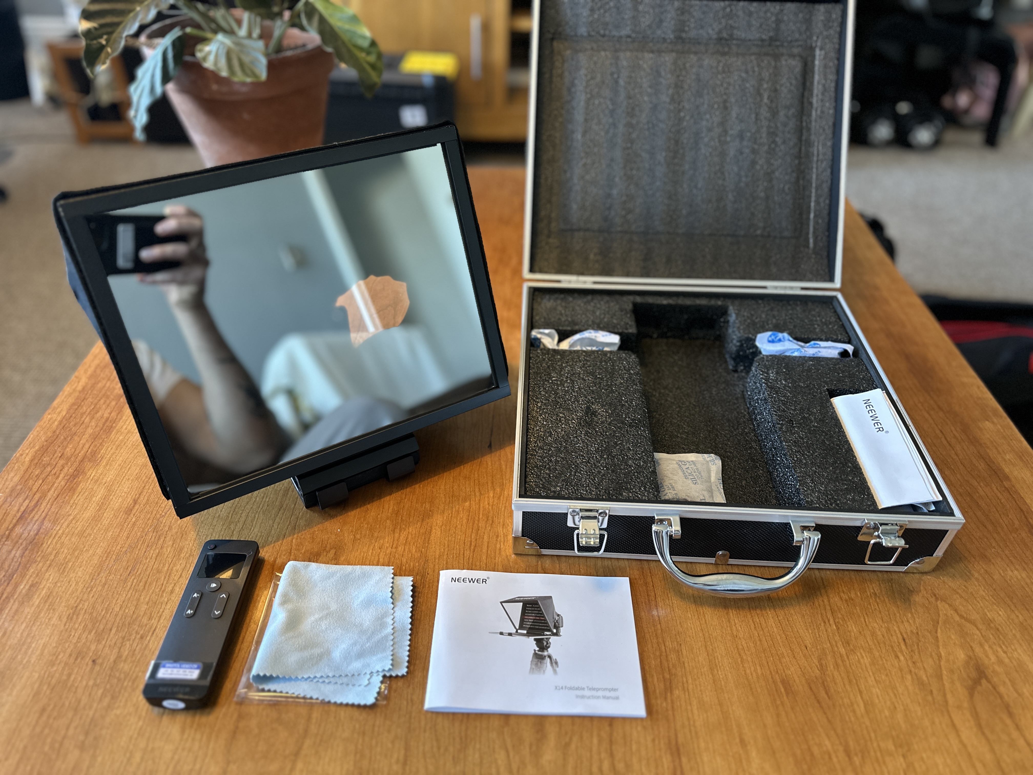 Neweer x14 foldable teleprompter