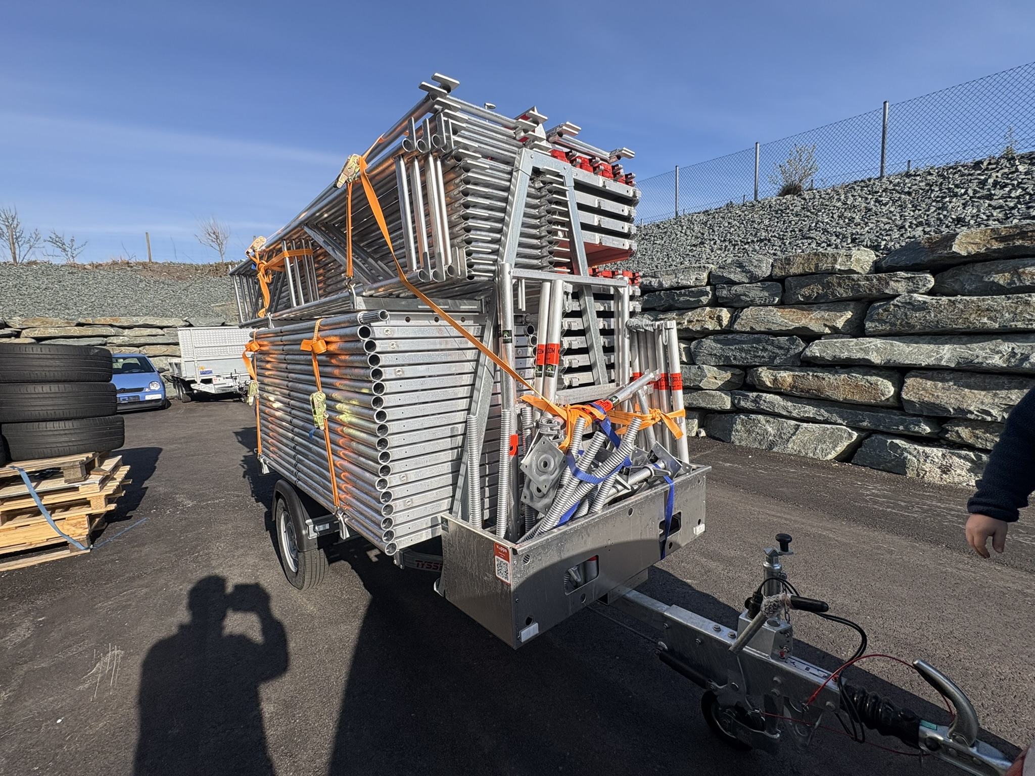 Stillas på henger+/- leies ut 140 kvm