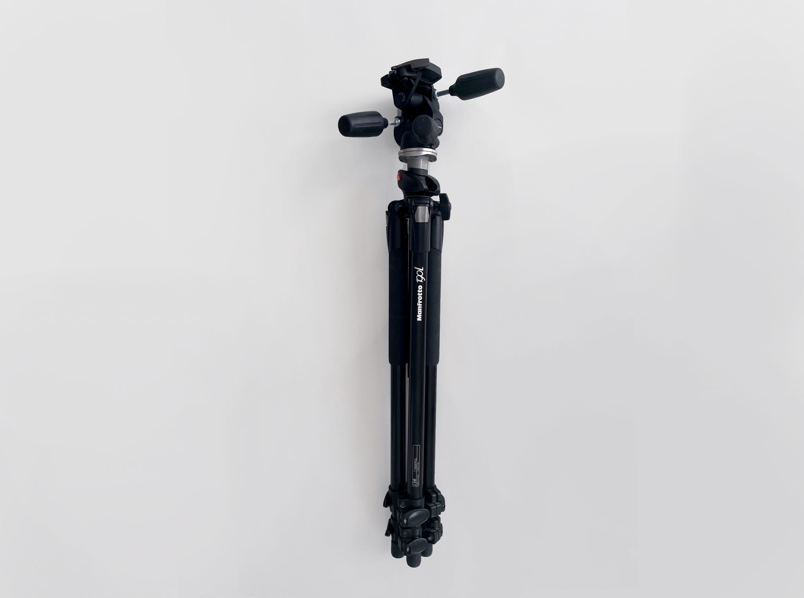 Manfrotto 190xprol tripod with 804rc2 pan-tilt head + carry case