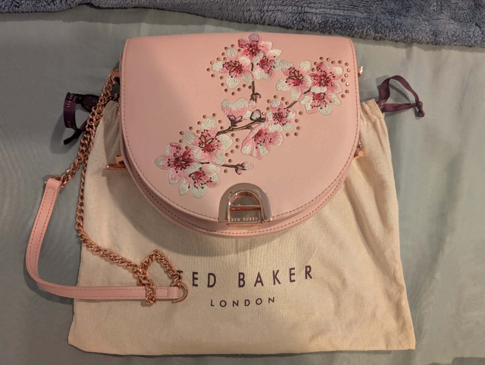 Ted baker london cherry blossom moon crossbody bag – like new 🌸