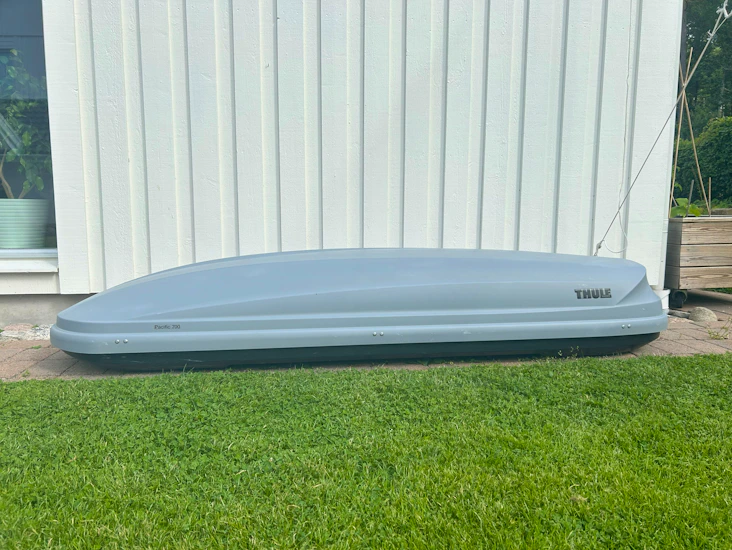 Takbox thule pacific 700 - lång och rymlig. 420 liter