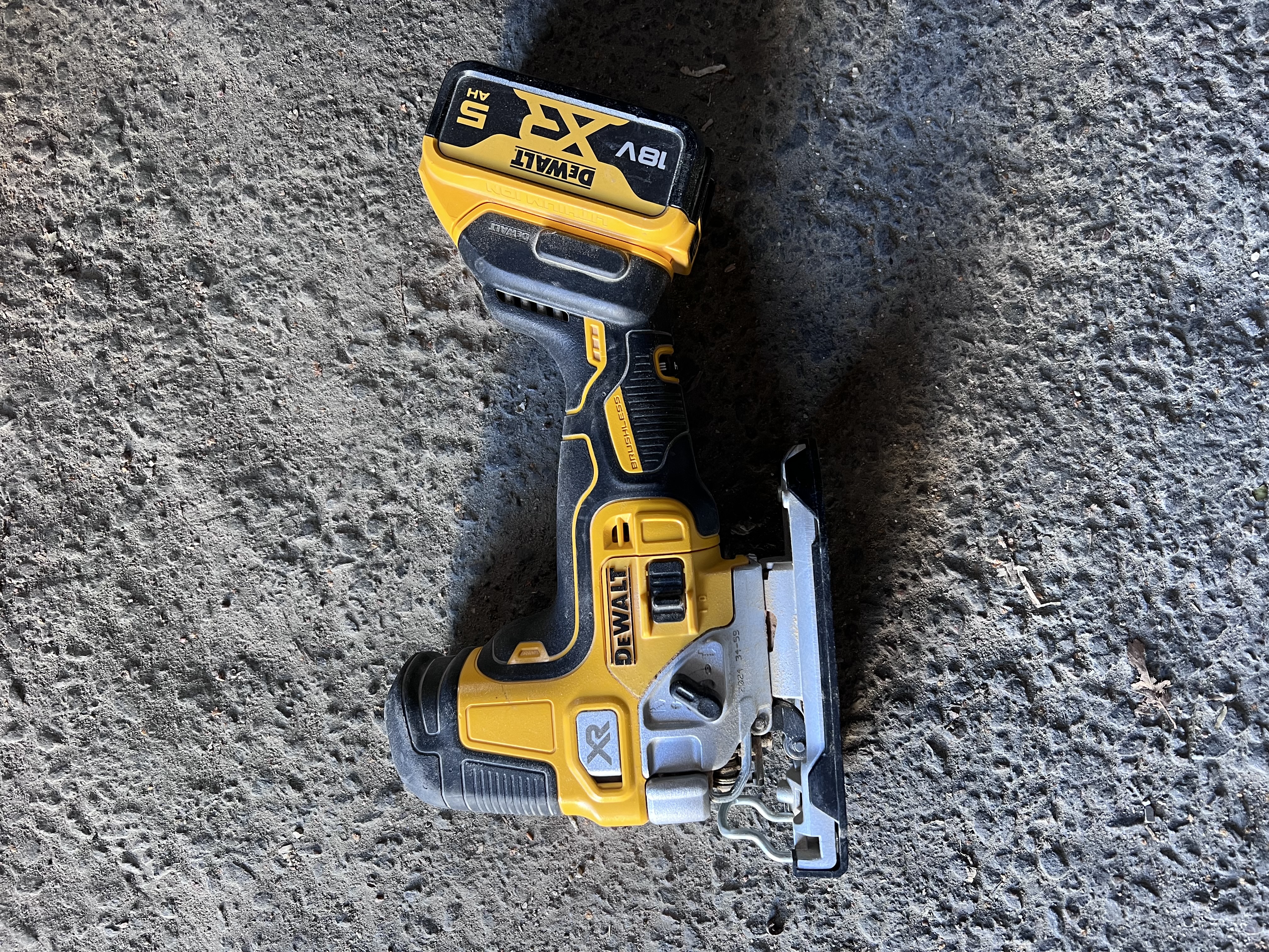 Dewalt xr 18v sticksåg – exakt & kraftfull