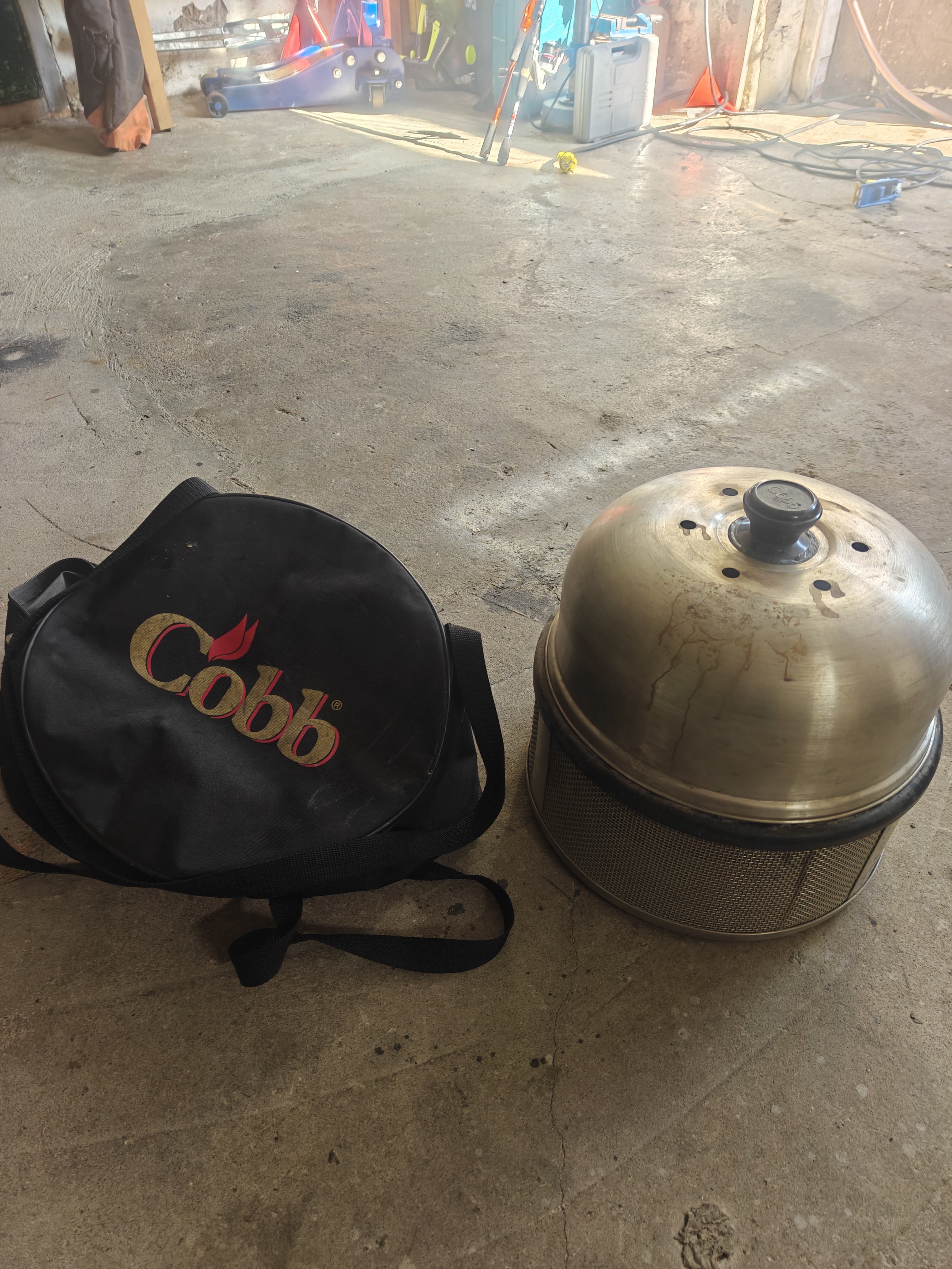 Cobb resegrill – smidig till camping och utflykt