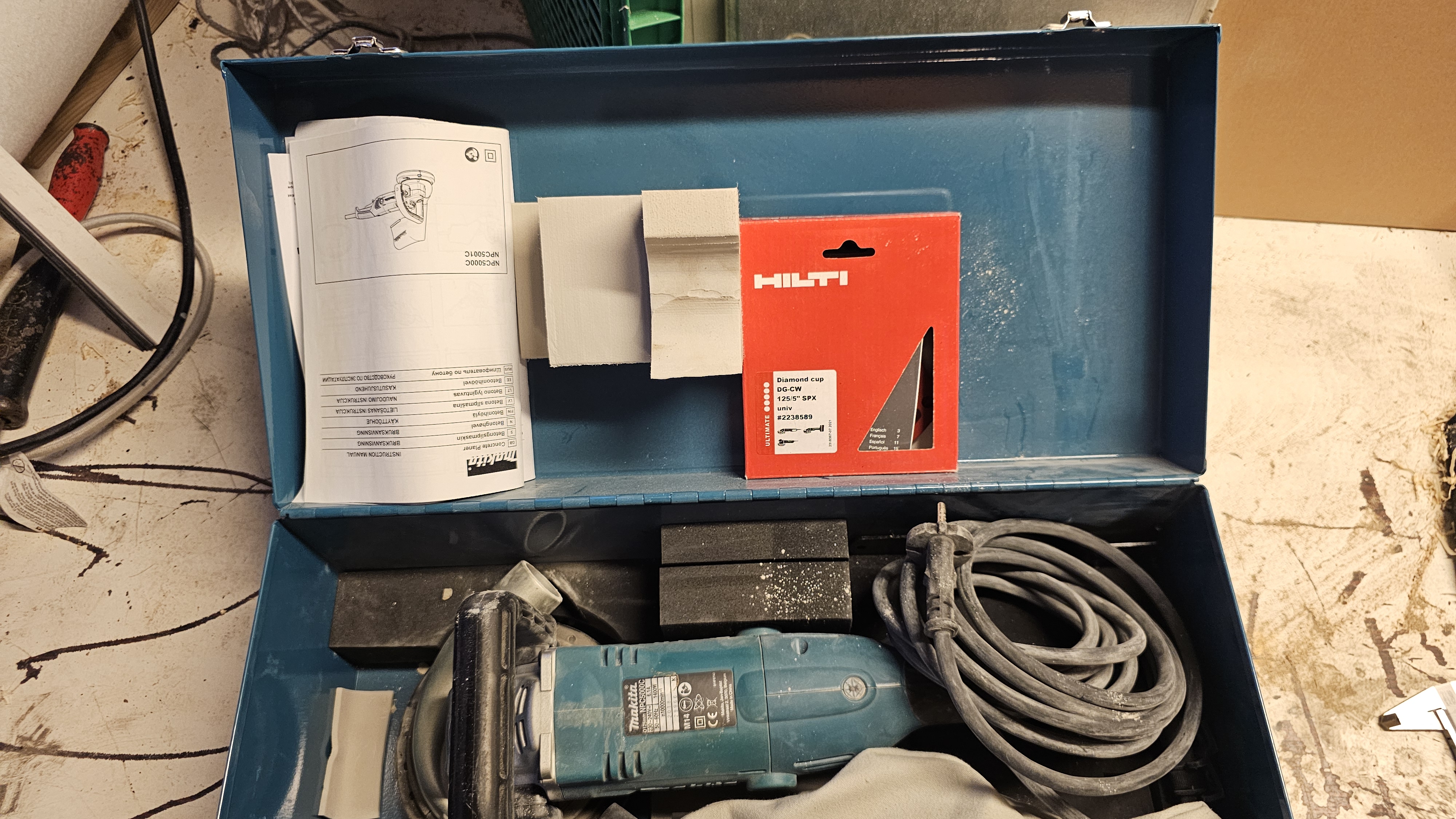 Makita håndholdt betongsliper 