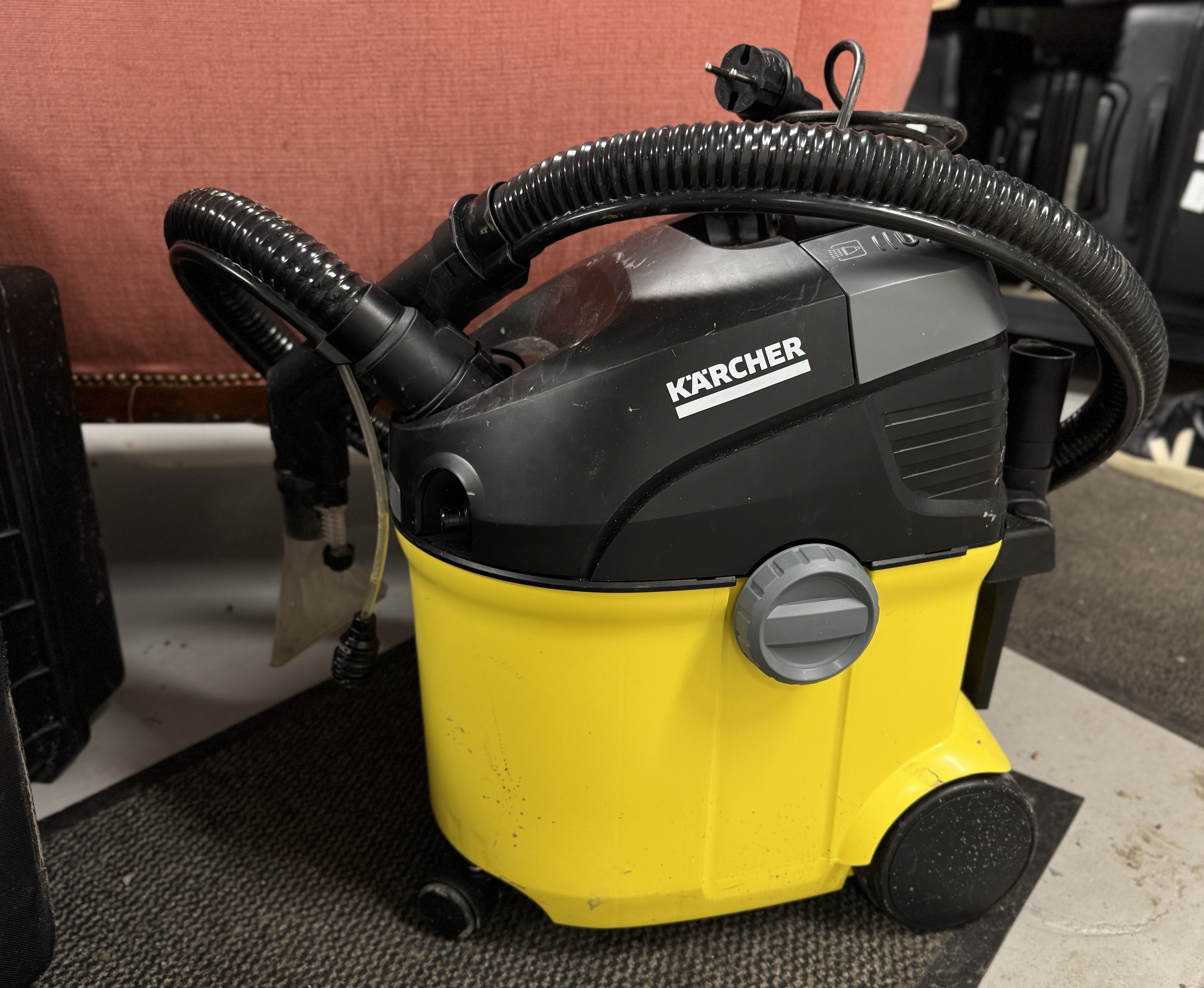 Tekstiilipesuri kärcher se 2 car