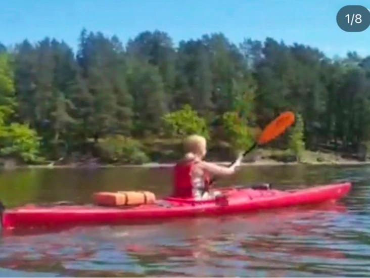 Röd kajak i fint skick