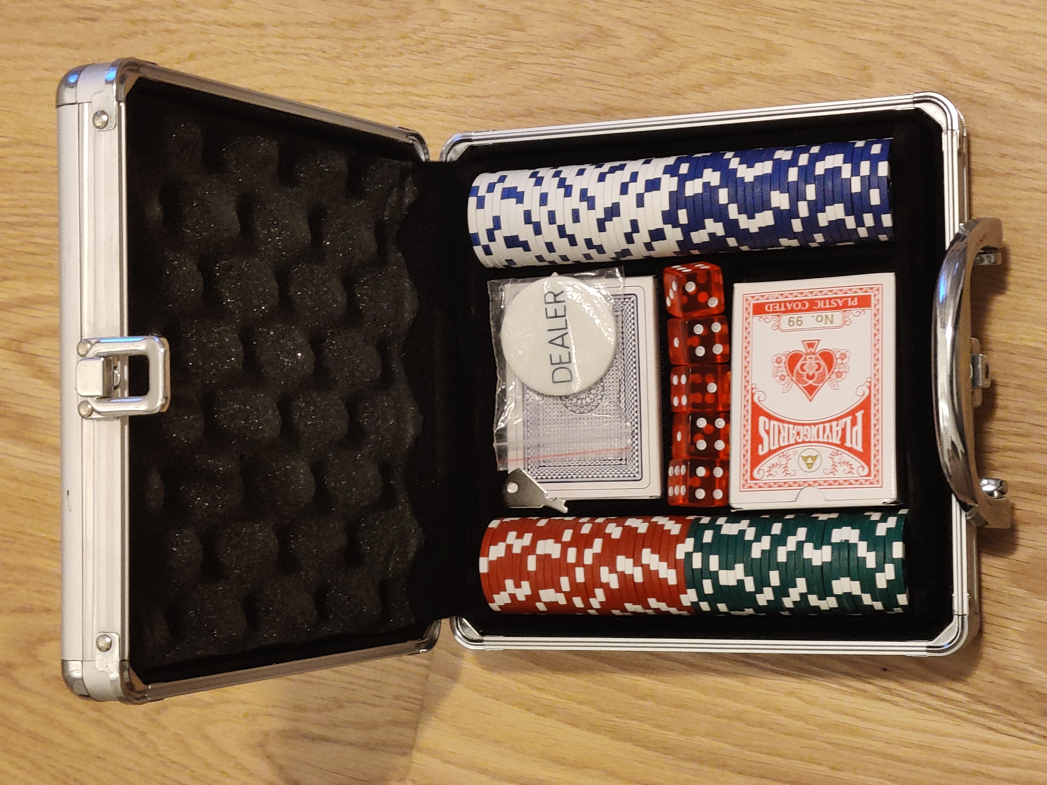 Pokerset i aluminiumväska