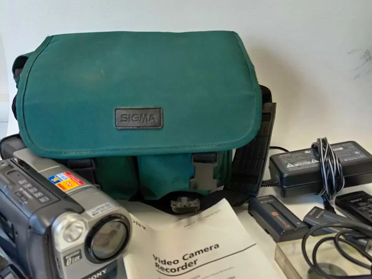 Sony ccd-trv67e video camera recorder