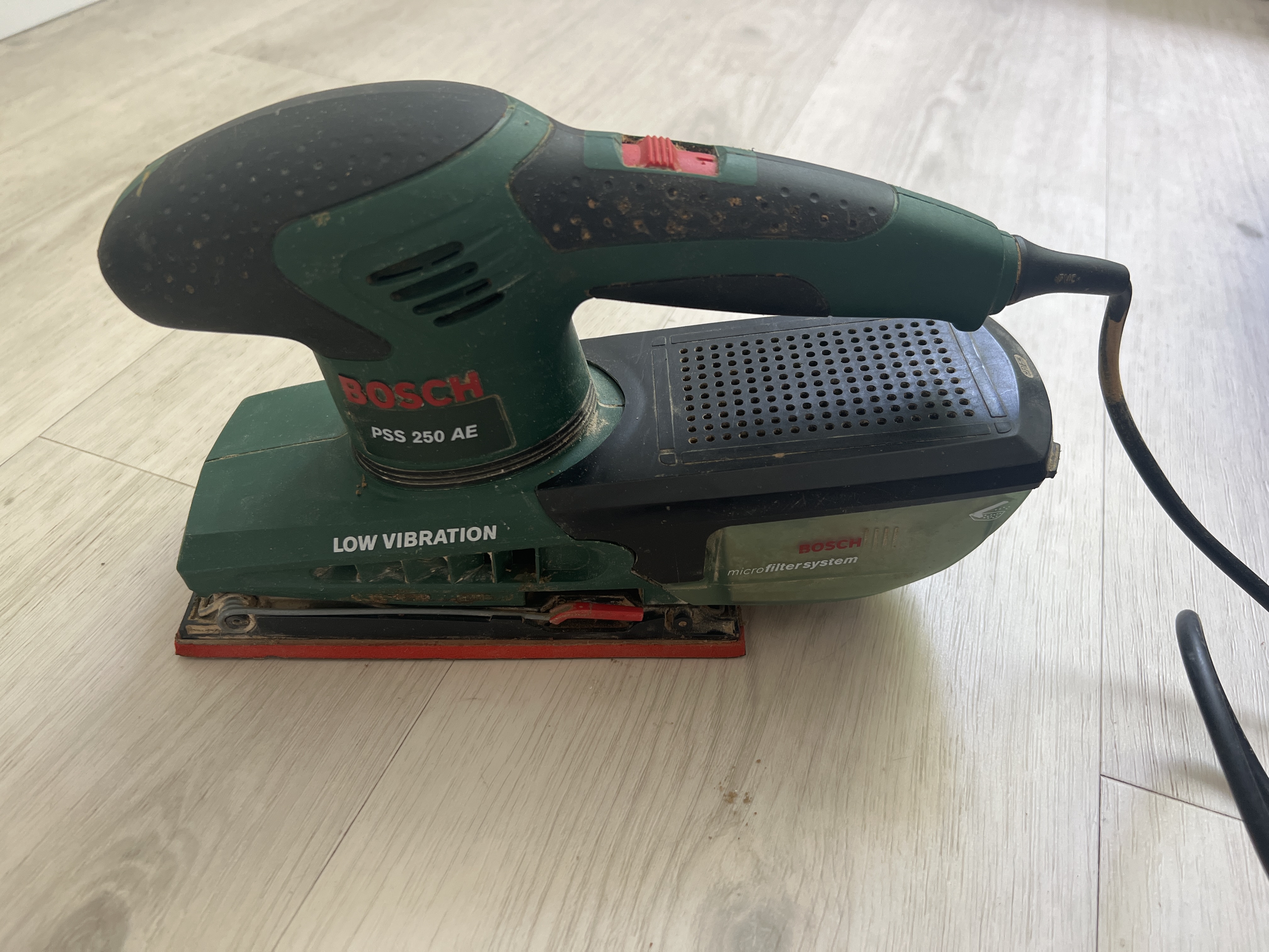 Planslipmaskin bosch pss 250 ae