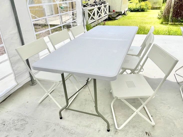 Paketpris: 6 stolar och 1 bord