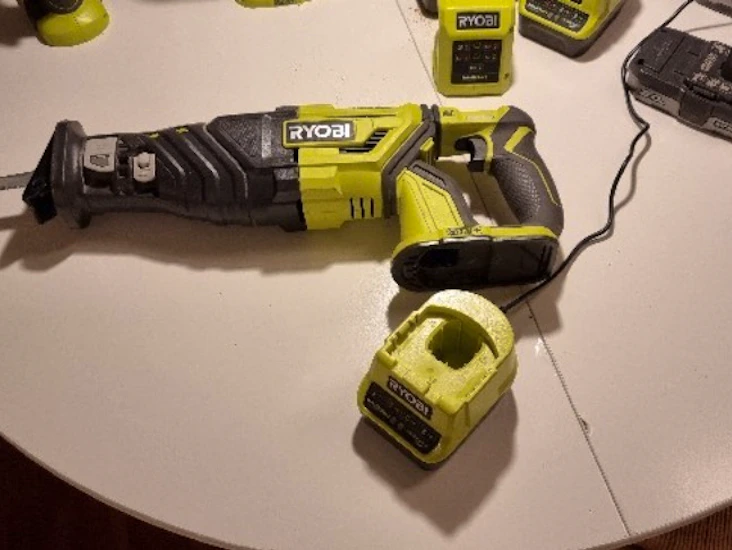 Ryobi one+ batteridrevet bajonettsag