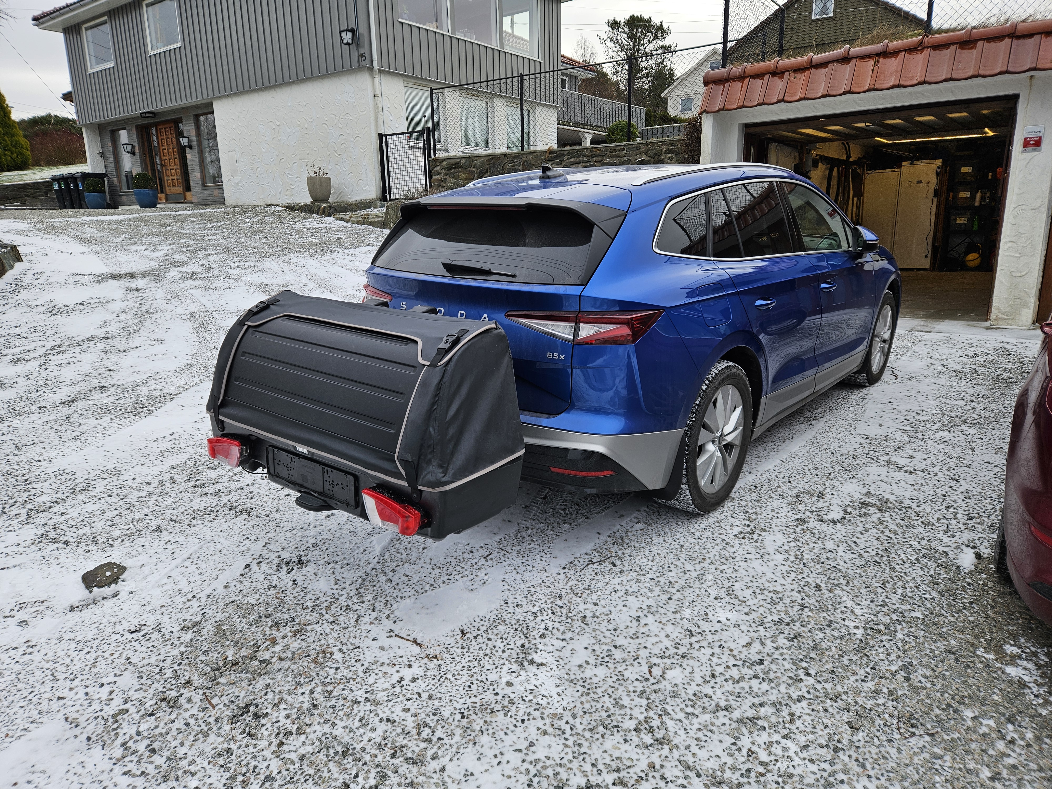 Thule onto bagasjeboks til hengerfeste 