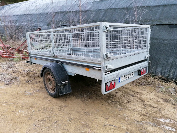 Släpvagn med galler sorunda