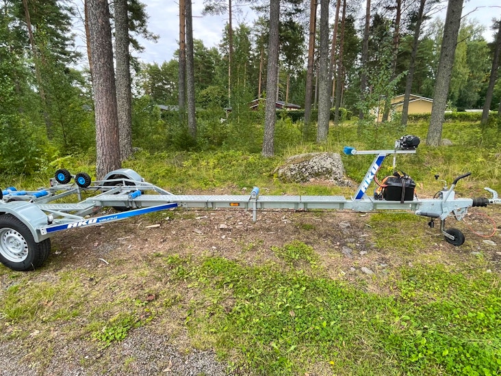 Venetraileri 1250 kg jarullinen